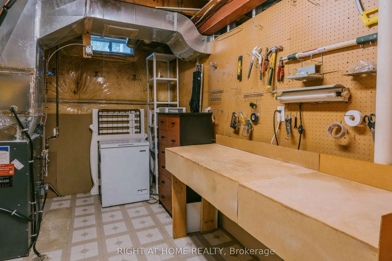 1014 Summitview Crescent — photo 37
