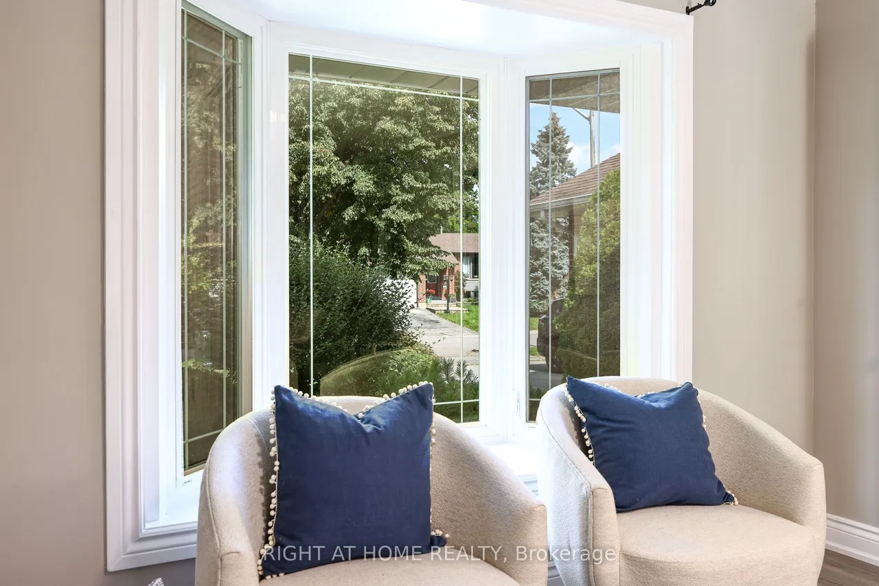 65 Anstead Crescent — photo 3