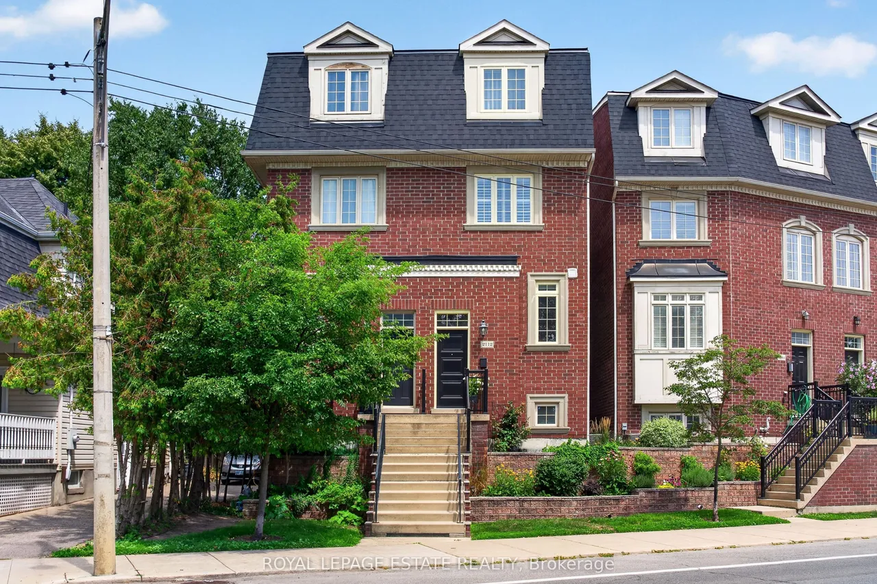 2112 Dundas Street E