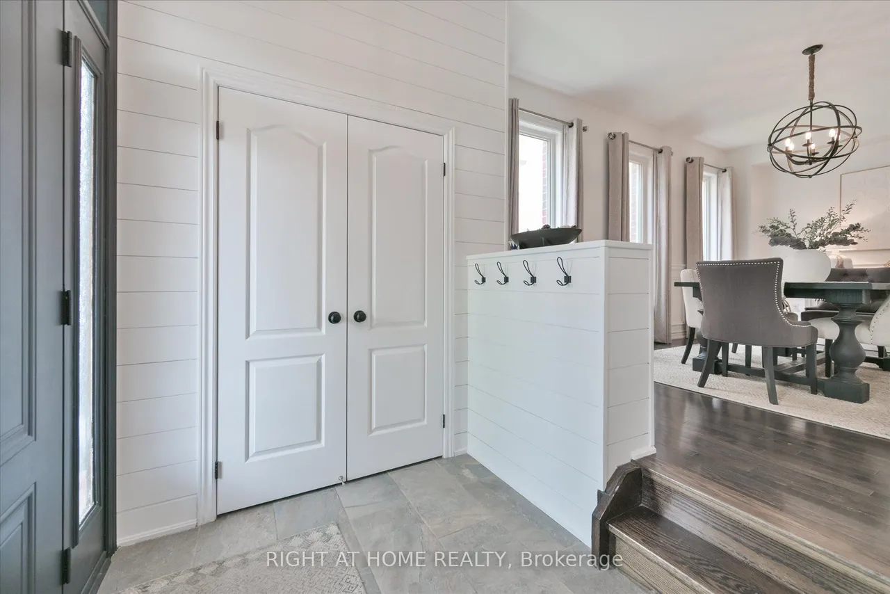 1259 Aldsworth Crescent — photo 2
