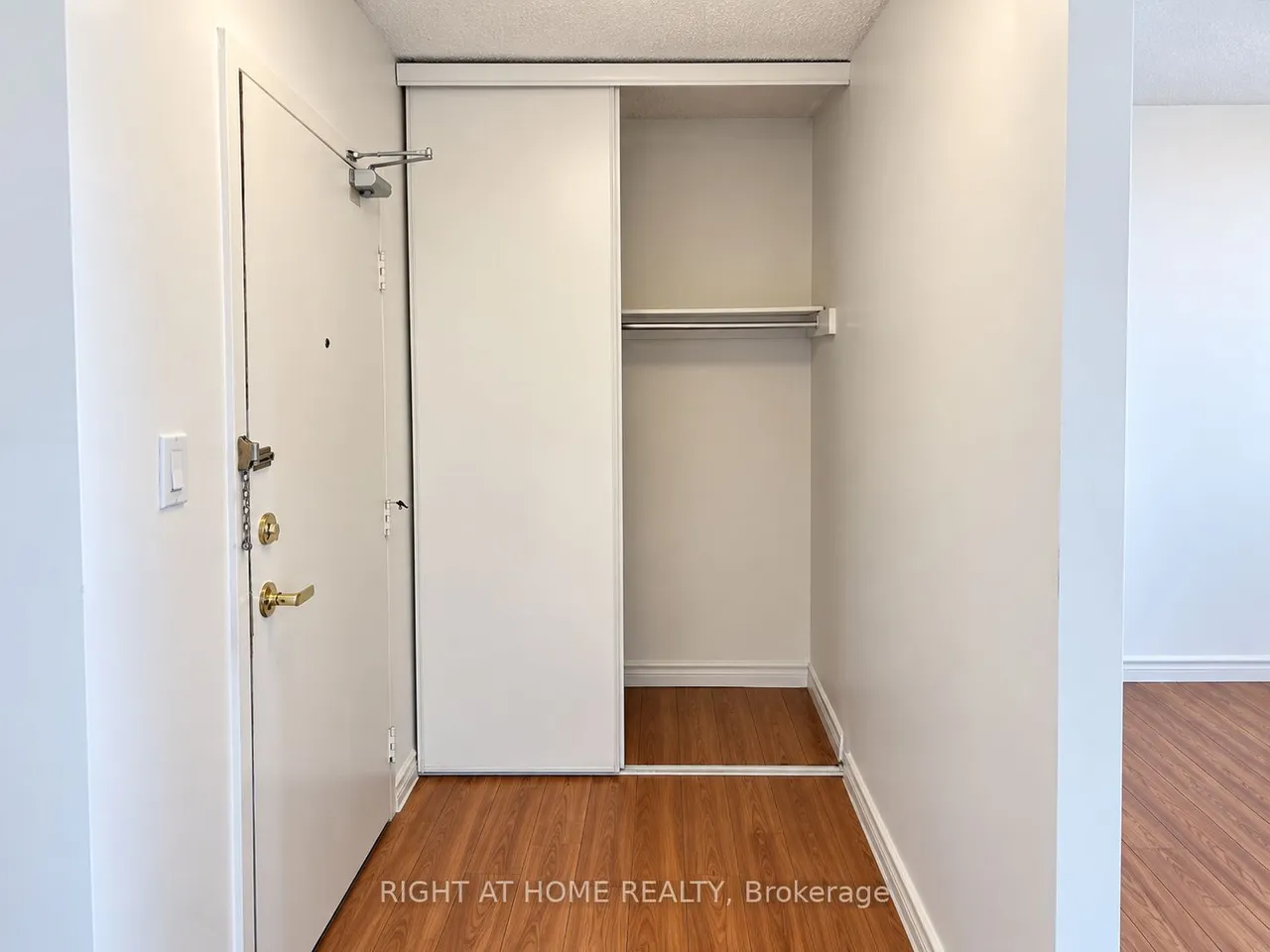 45 Silver Springs Boulevard — photo 3