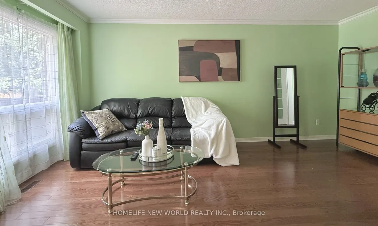 51 Lorna Rae Boulevard — photo 2