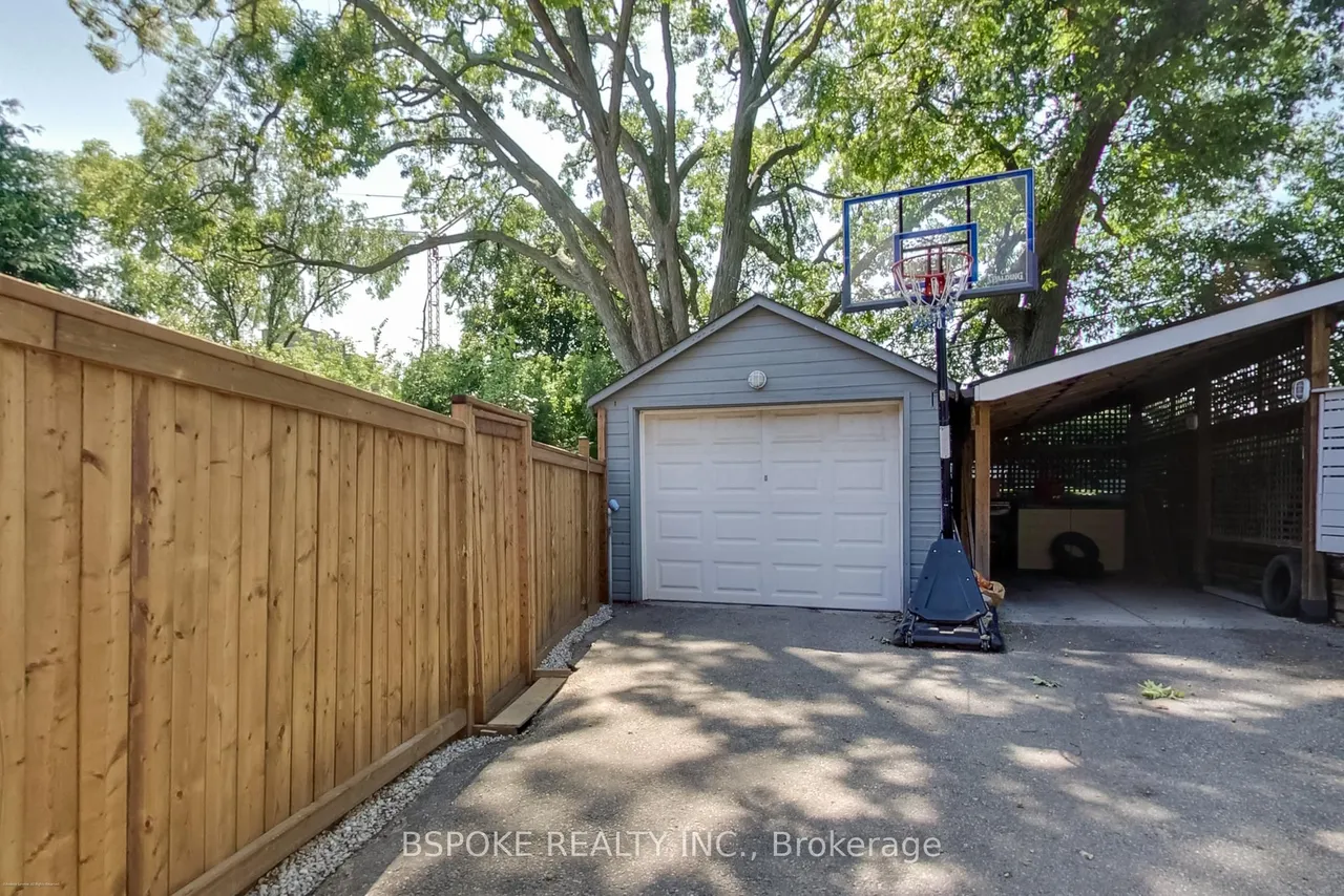 214 Gainsborough Road — photo 36