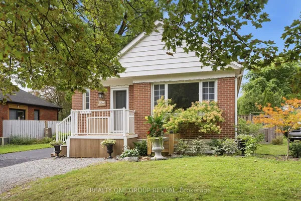 890 Grierson Street — photo 2
