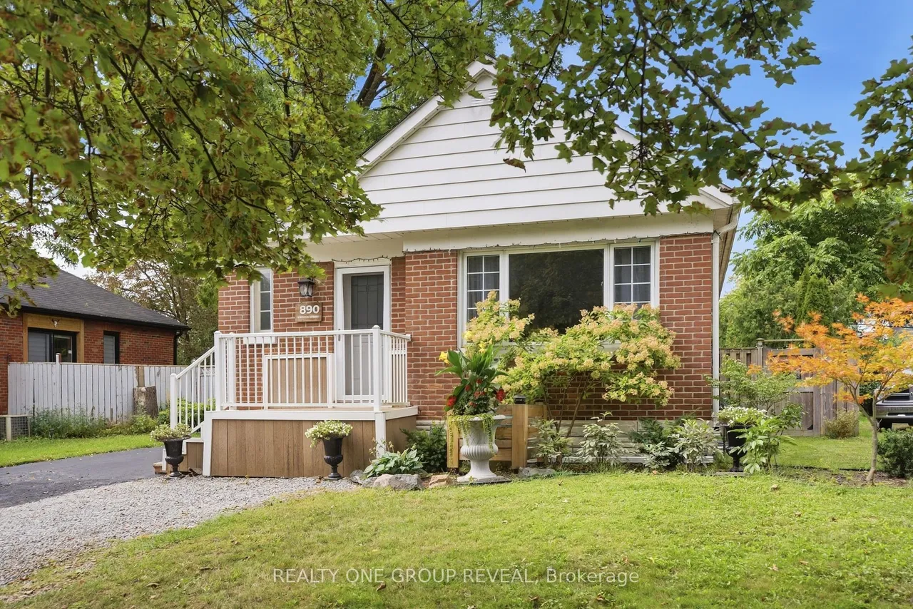 890 Grierson Street — photo 2