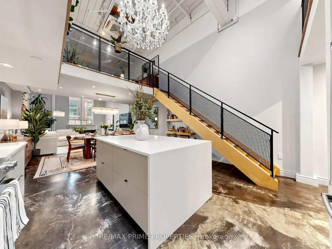 326 Carlaw Avenue — photo 3