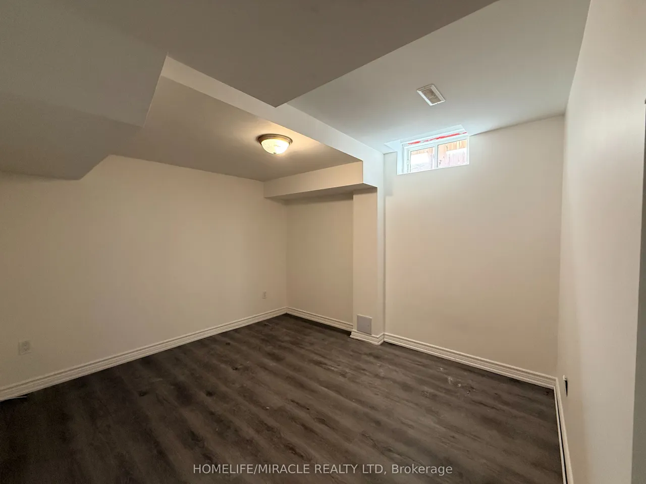 166 Crombie Street — photo 31
