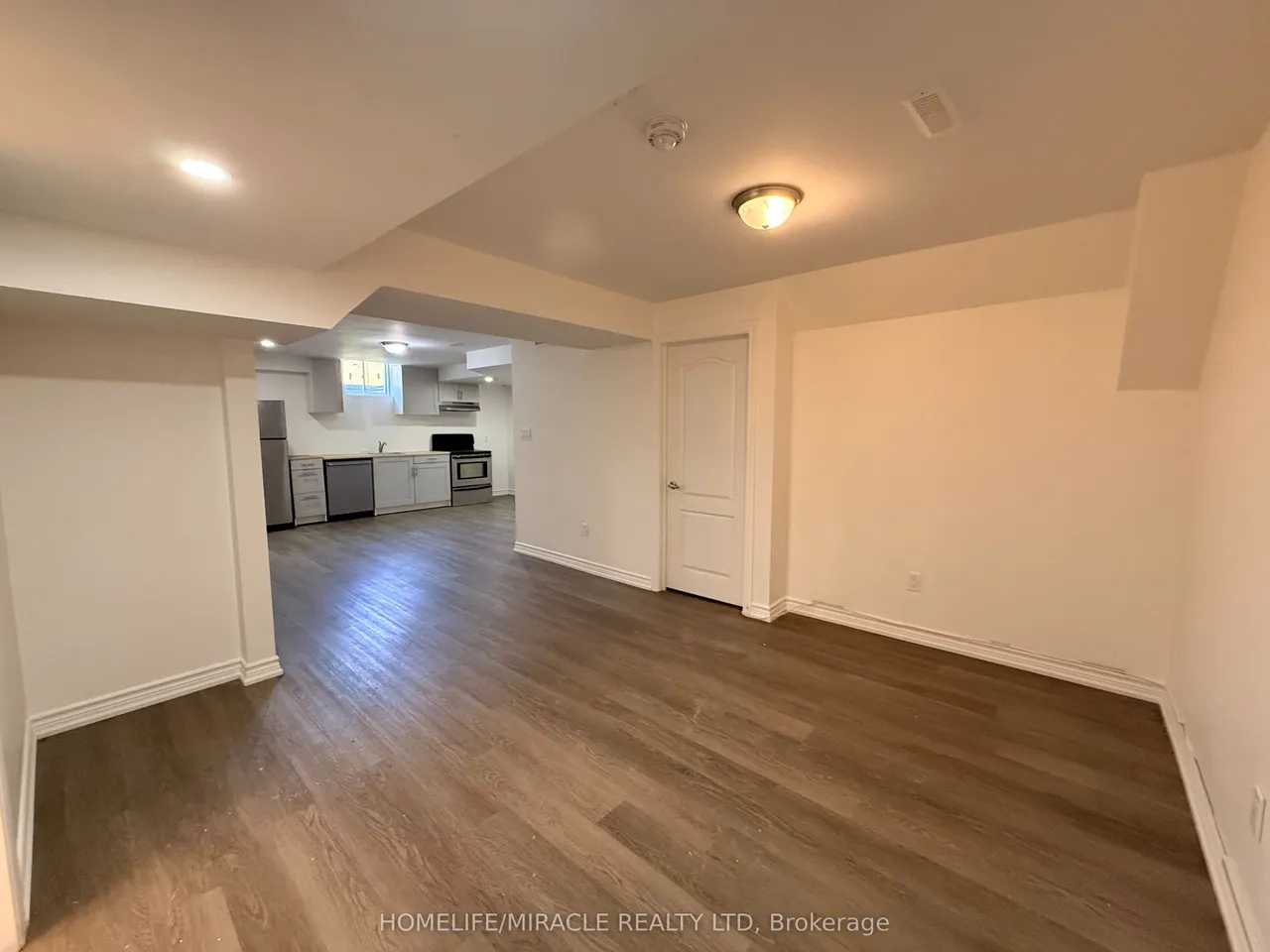 166 Crombie Street — photo 30
