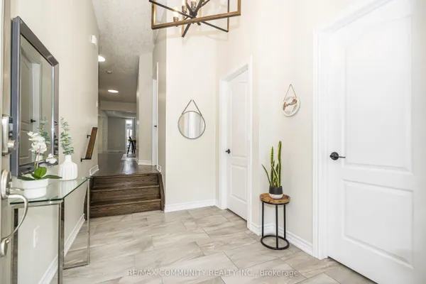 23 Holyrod Drive — photo 2