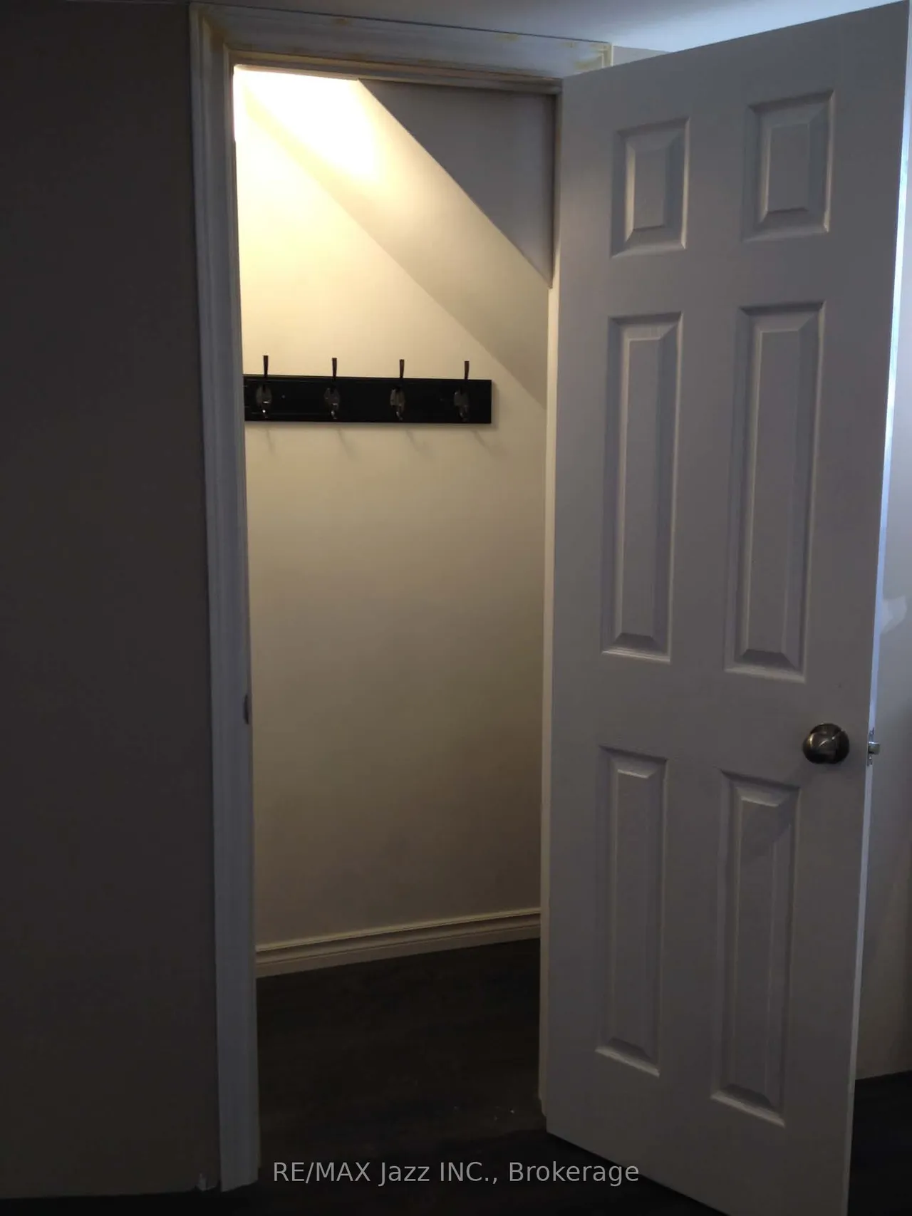 1431 Ritson Road S — photo 27