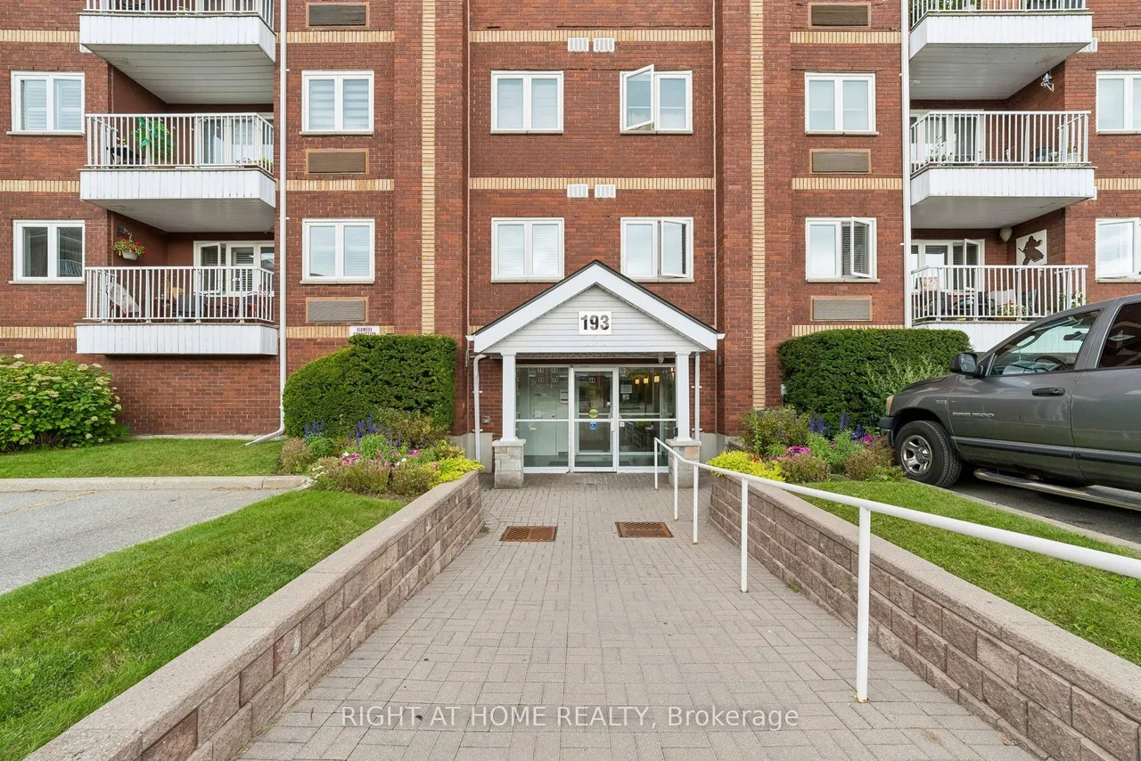 193 Lake Driveway Drive W, Unit 318