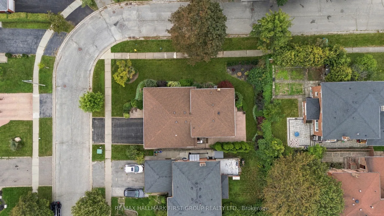 520 McLeod Crescent — photo 26