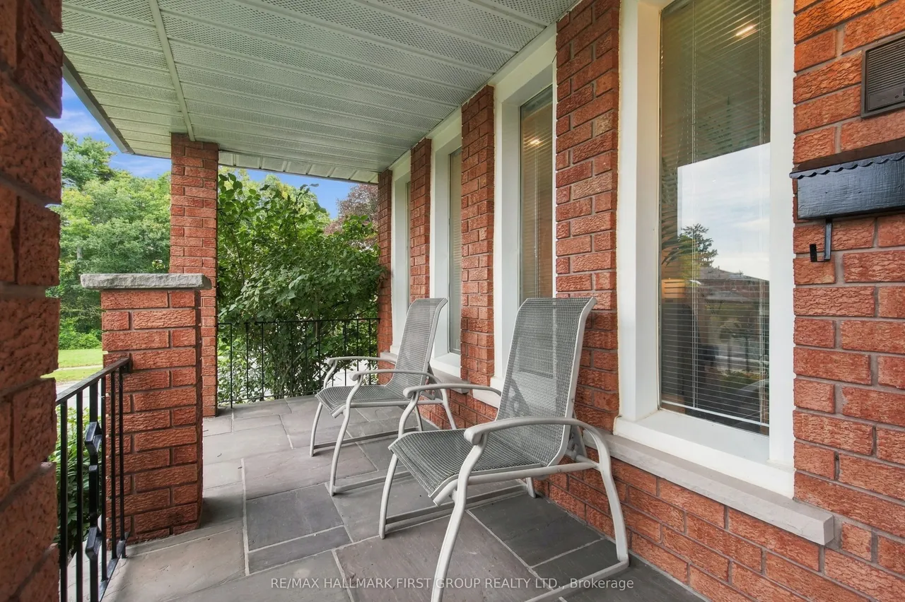 520 McLeod Crescent — photo 3