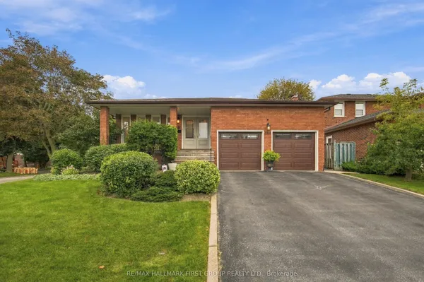 520 McLeod Crescent — photo 2