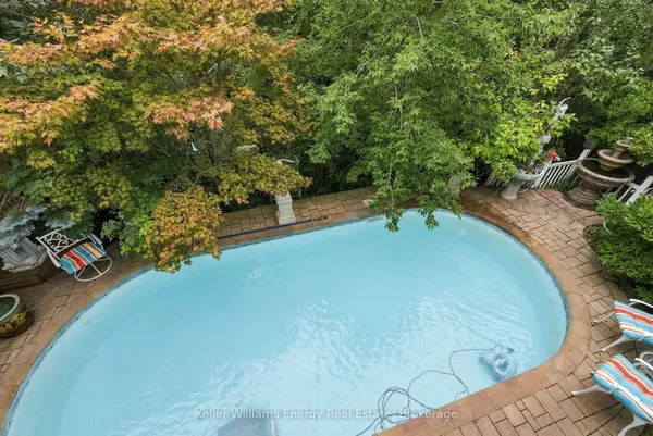 990 Glenbourne Drive — photo 2