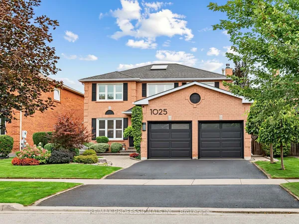 1025 Moorelands Crescent