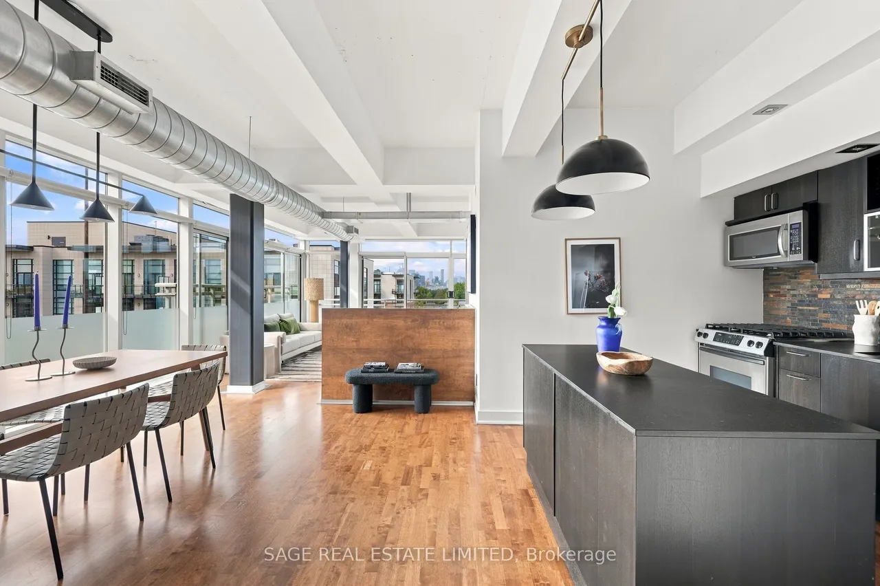 233 Carlaw Avenue — photo 2