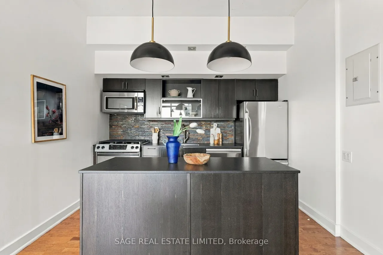 233 Carlaw Avenue — photo 3