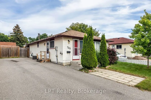 745 Grandview Drive — photo 2