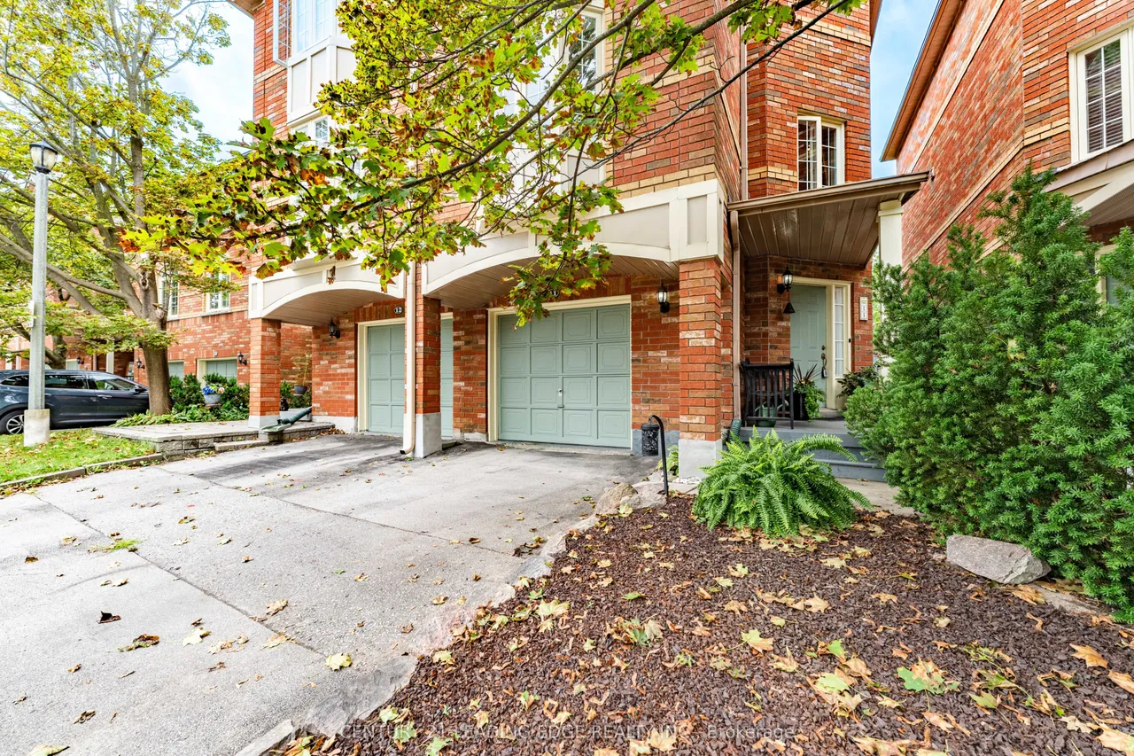 11 Guildpark Pathway — photo 2