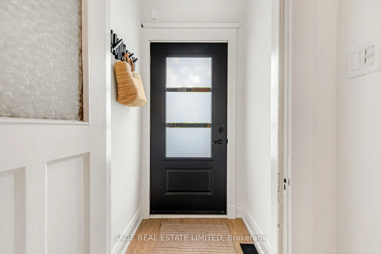 11 Bertmount Avenue — photo 5