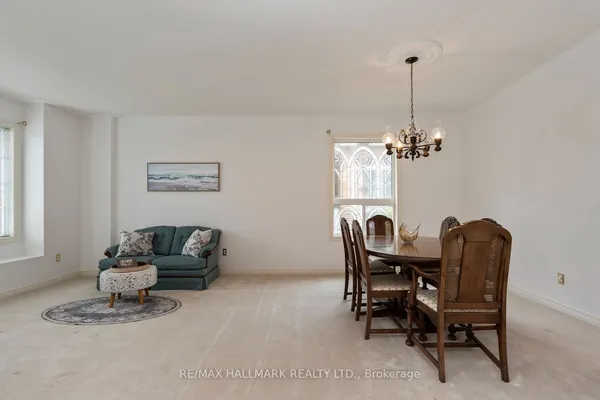 43 Kimberly Drive — photo 2