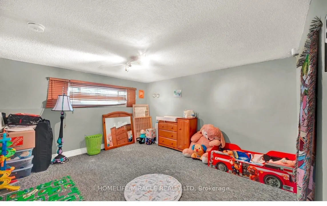 696 Sheppard Avenue — photo 30