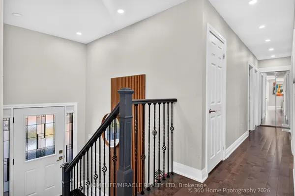 696 Sheppard Avenue — photo 2