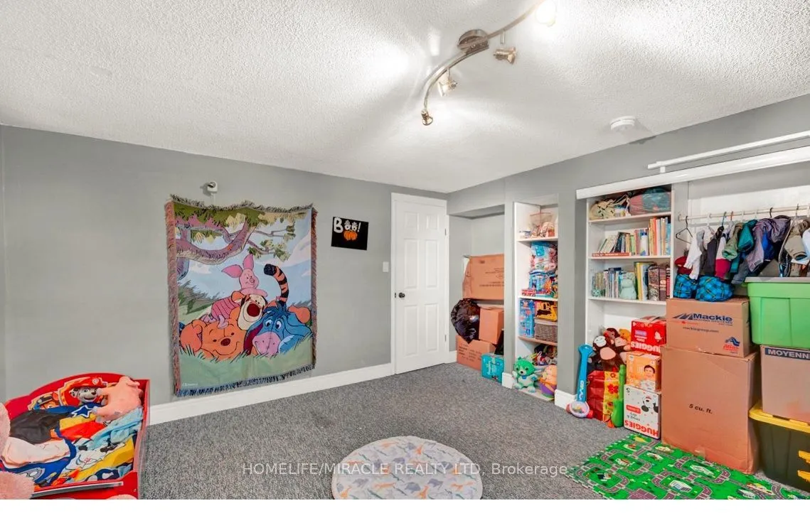 696 Sheppard Avenue — photo 31
