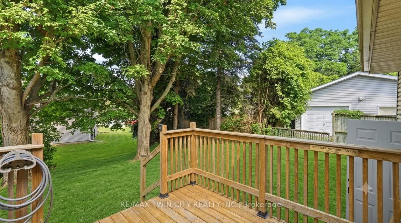 980 Ritson Road N — photo 26