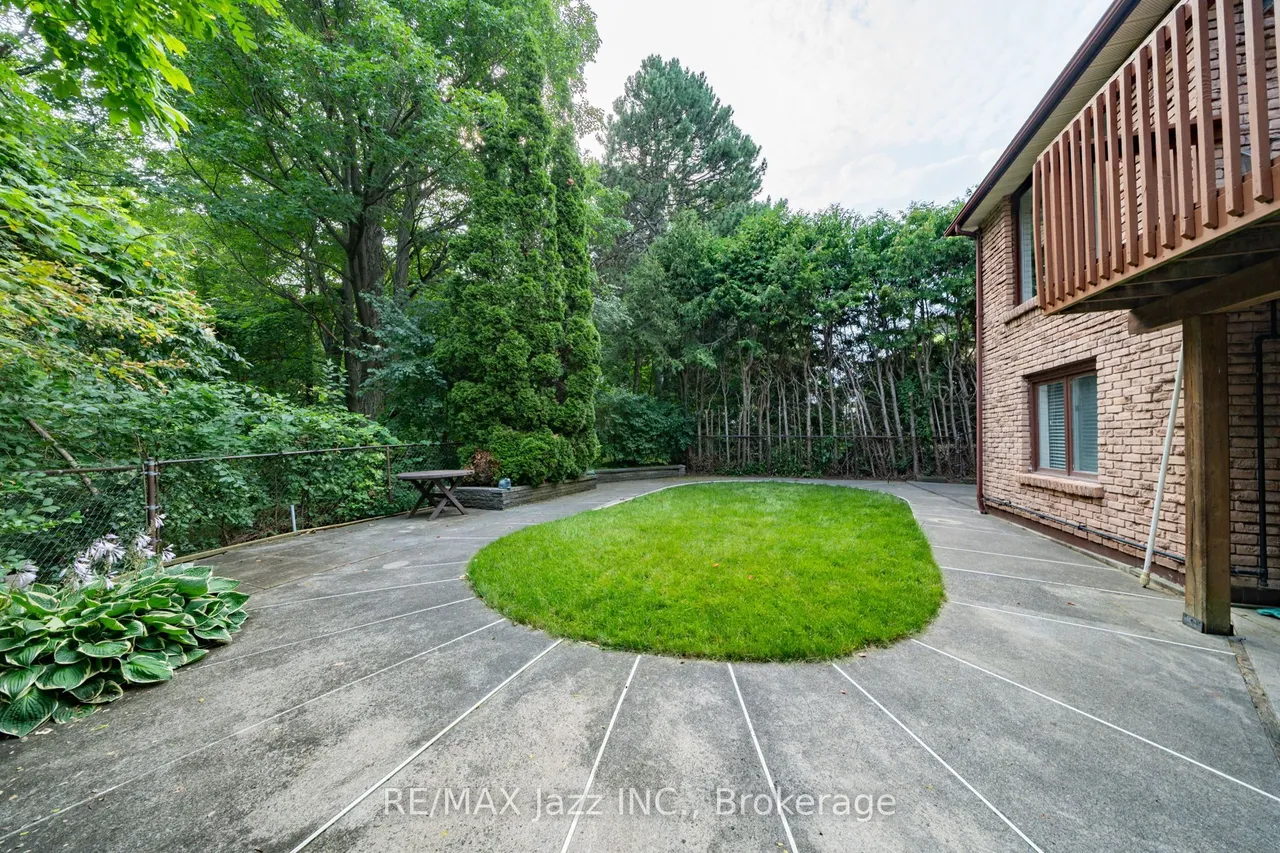 262 Athabasca Street — photo 47