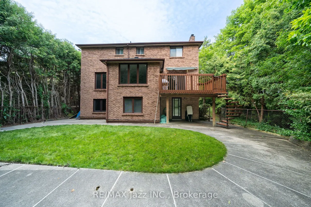 262 Athabasca Street — photo 48