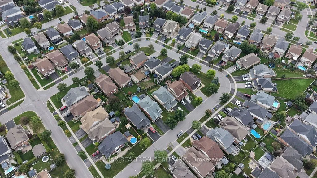 96 Piper Crescent — photo 33