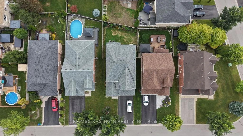 96 Piper Crescent — photo 34