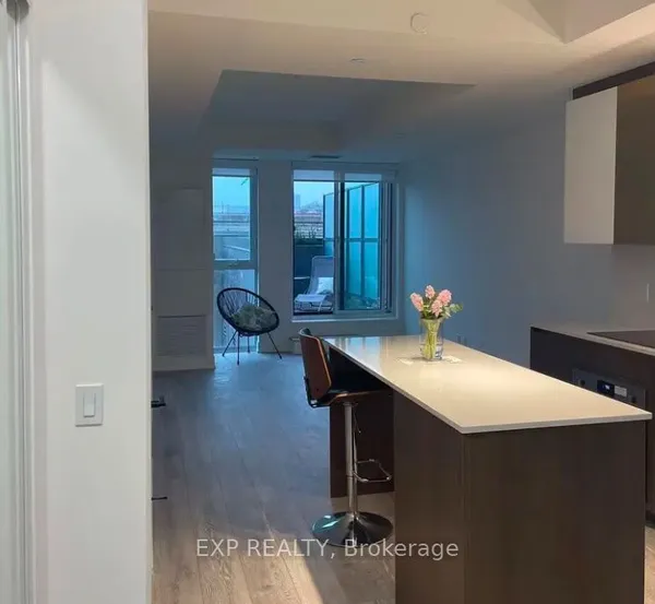 1285 Queen Street E — photo 2