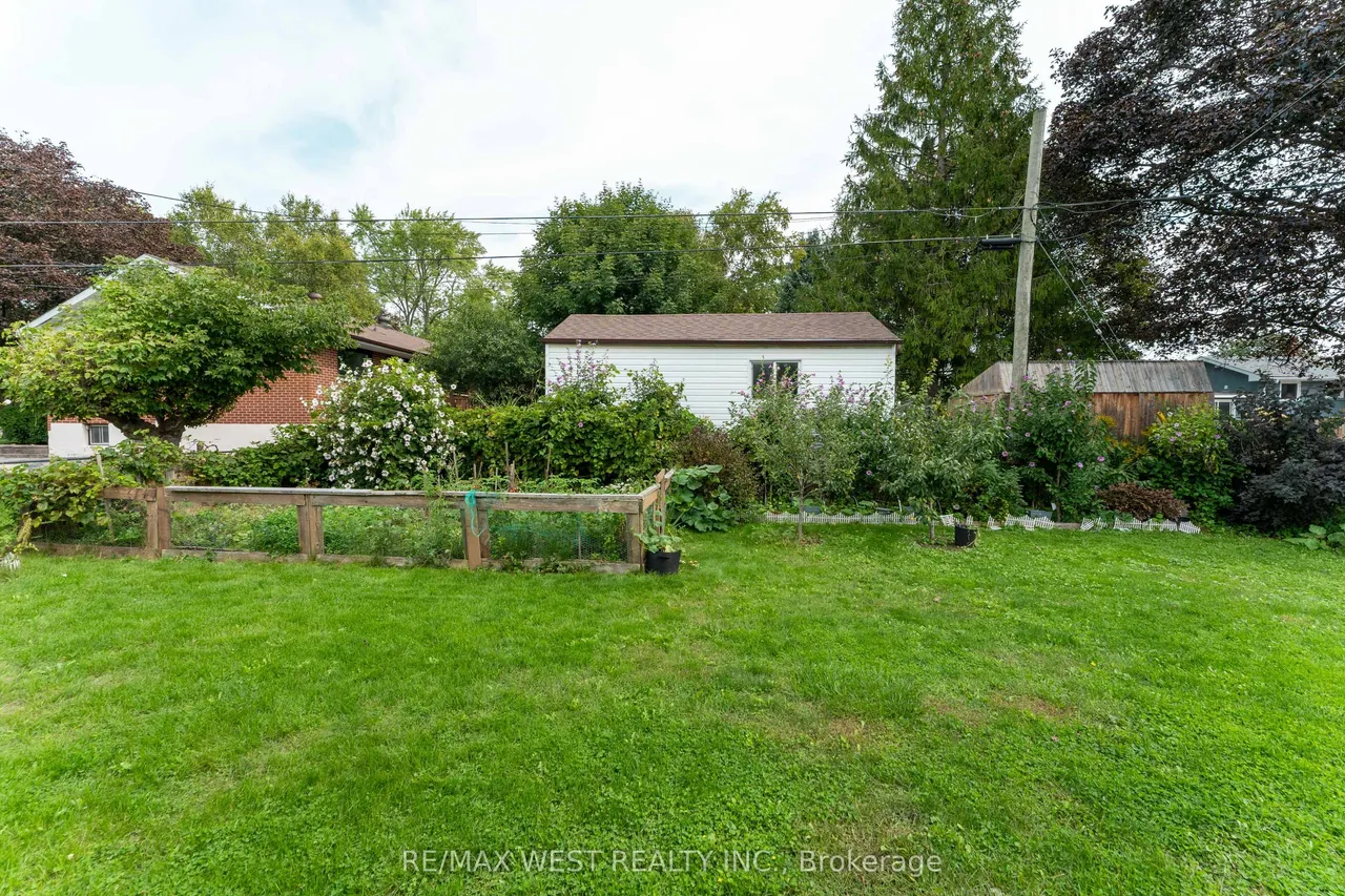 203 Lupin Drive — photo 50