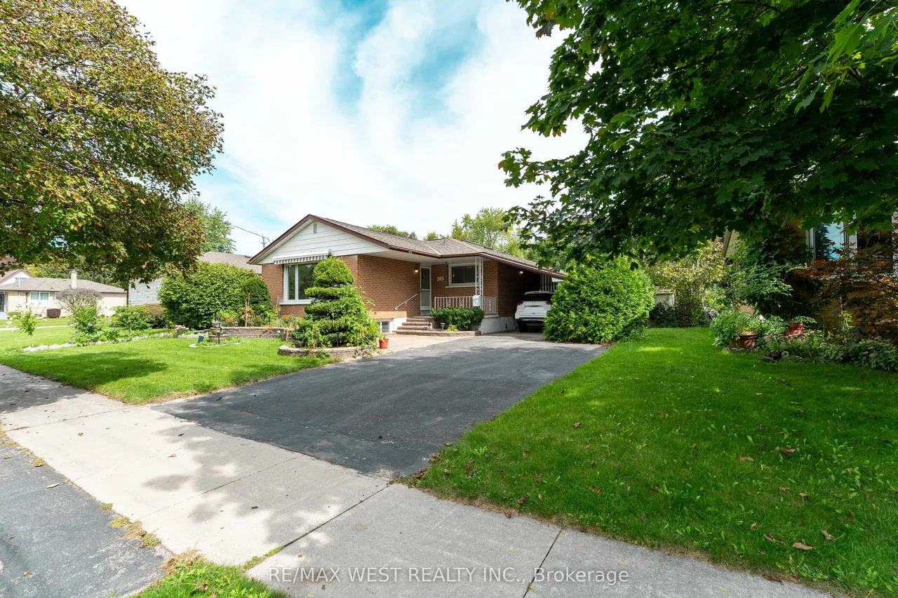 203 Lupin Drive — photo 2
