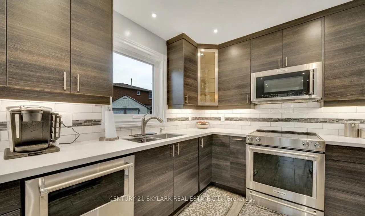 107 Clayton Crescent — photo 3