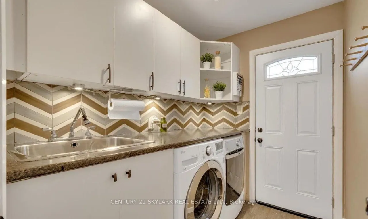 107 Clayton Crescent — photo 4