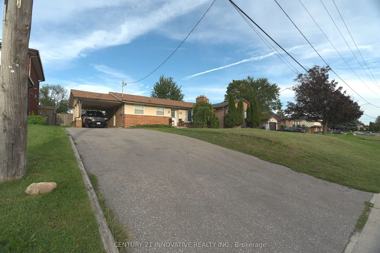 89 Thickson Road S