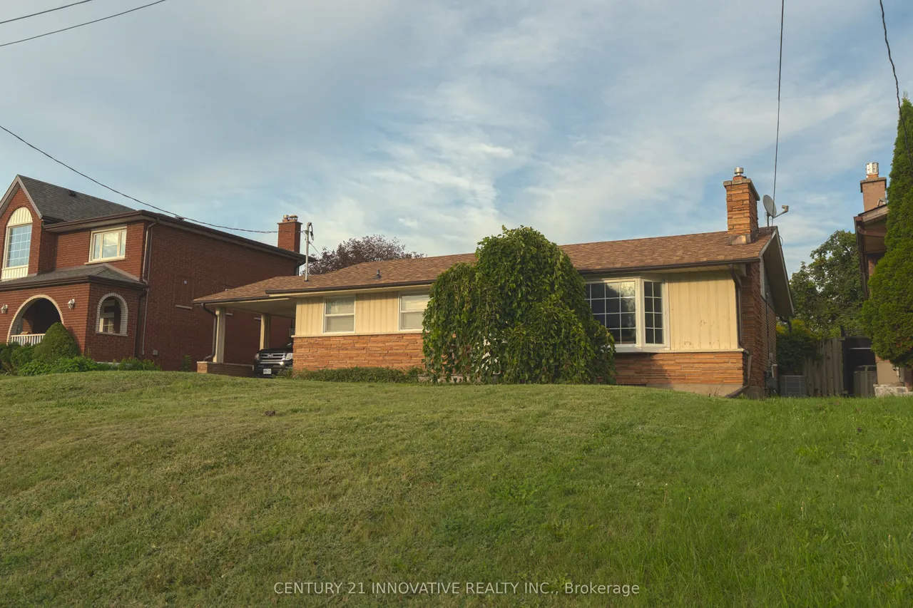89 Thickson Road S — photo 3