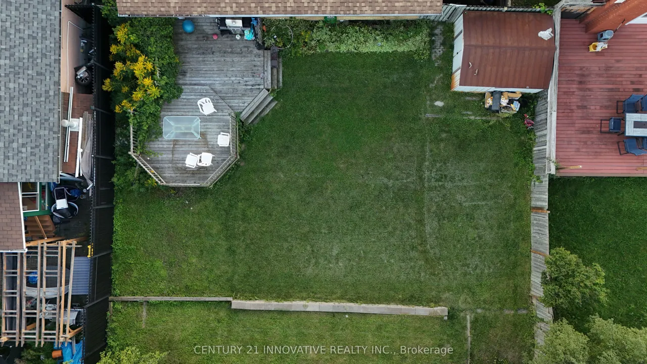 89 Thickson Road S — photo 28