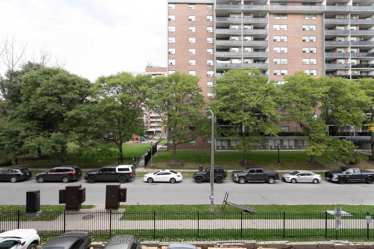 921 Midland Avenue — photo 26