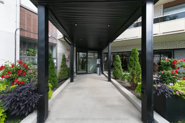921 Midland Avenue — photo 2