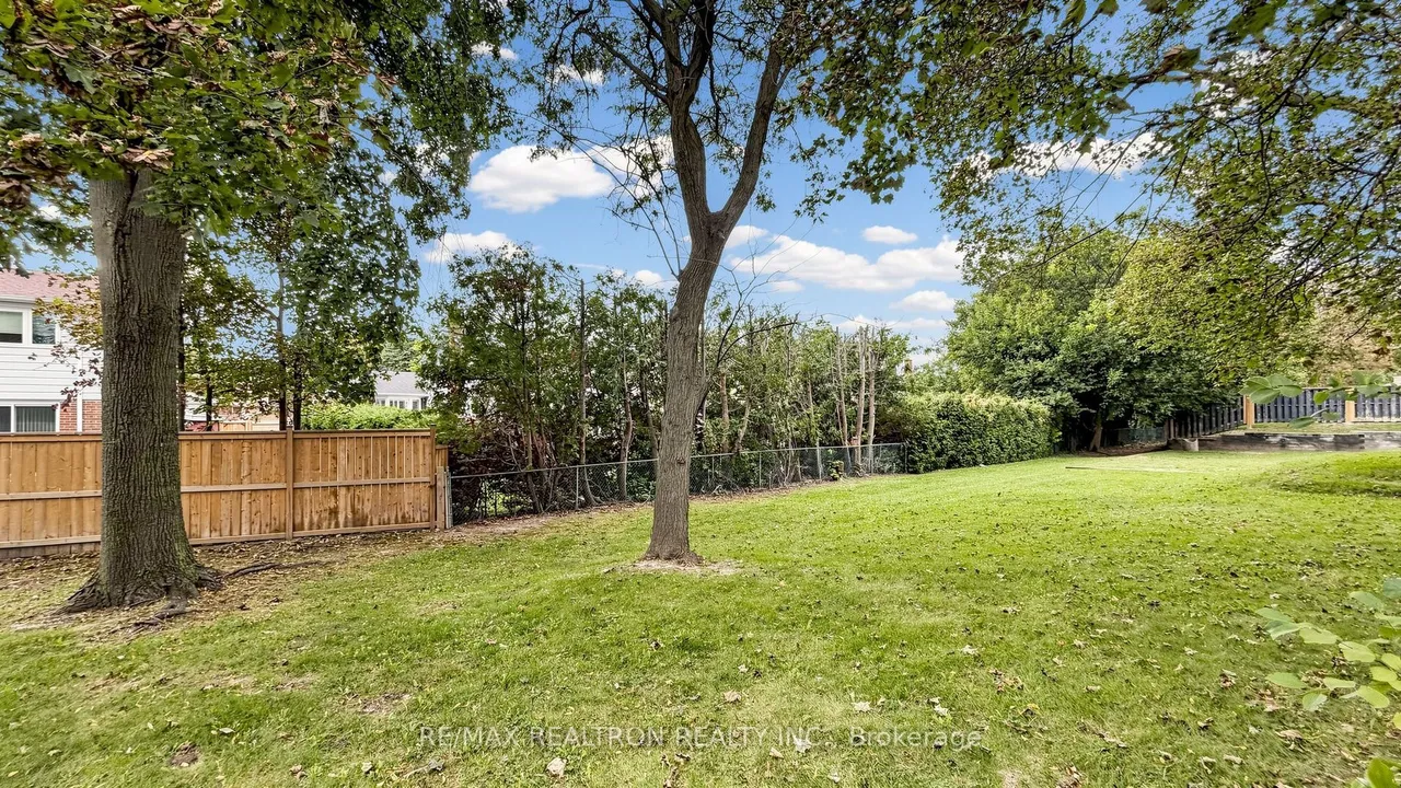 850 Huntingwood Drive — photo 40
