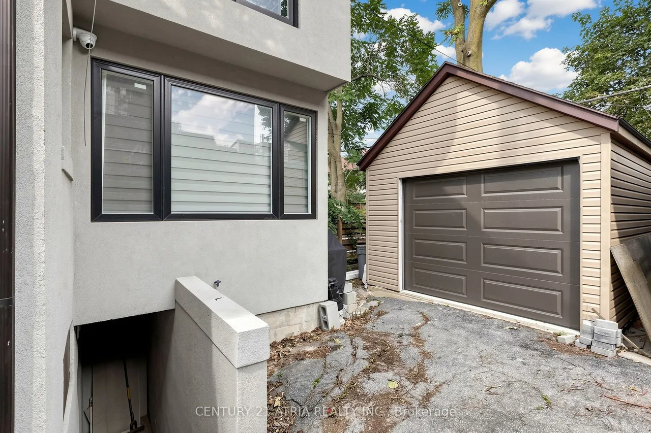 5 Bertmount Avenue — photo 43