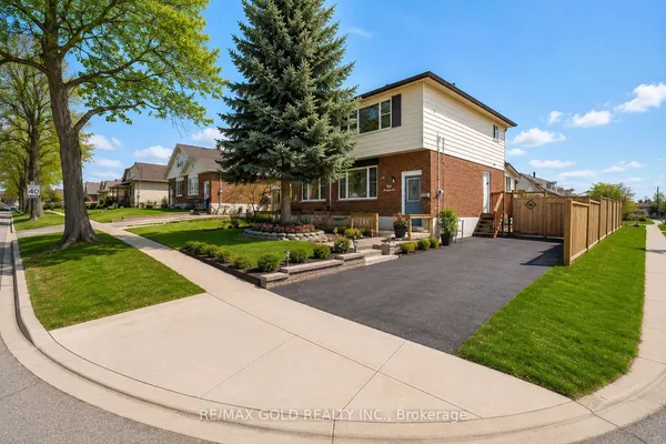 784 Douglas Street — photo 2