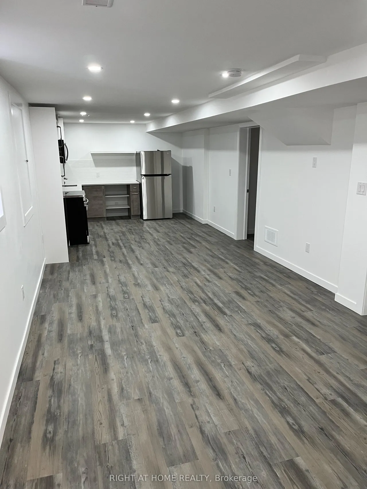 19 Shrewsbury Drive — photo 2