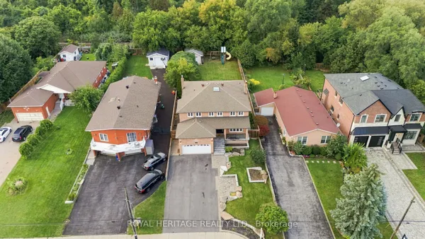 816 Sheppard Avenue — photo 2