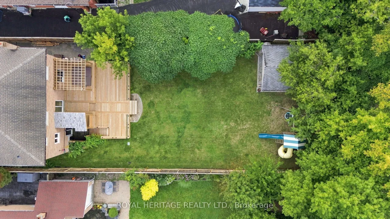 816 Sheppard Avenue — photo 43